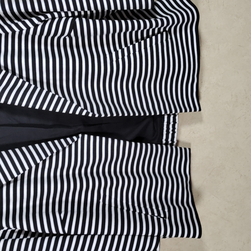 4171 Chico's black & white striped knit blazer 3 XL - Picture 3 of 11